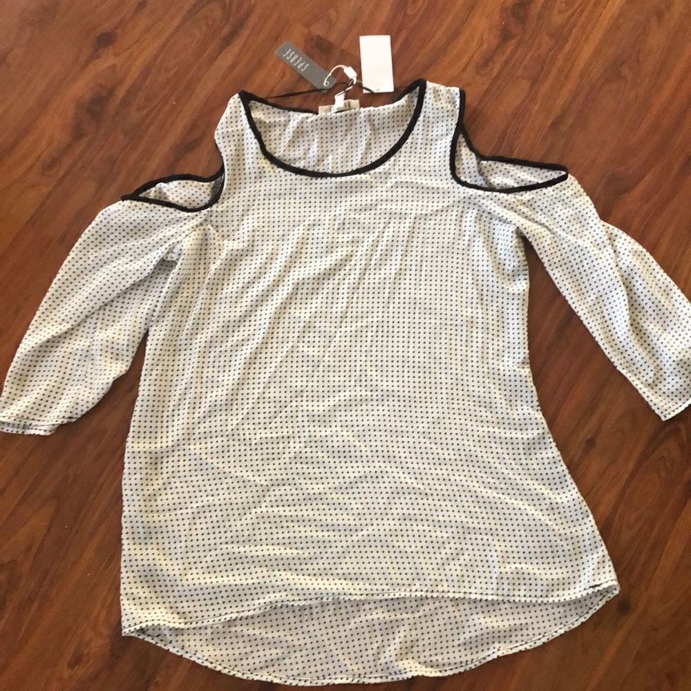 NWT Spense Black and white polkadot, chiffon cold shoulder top size S